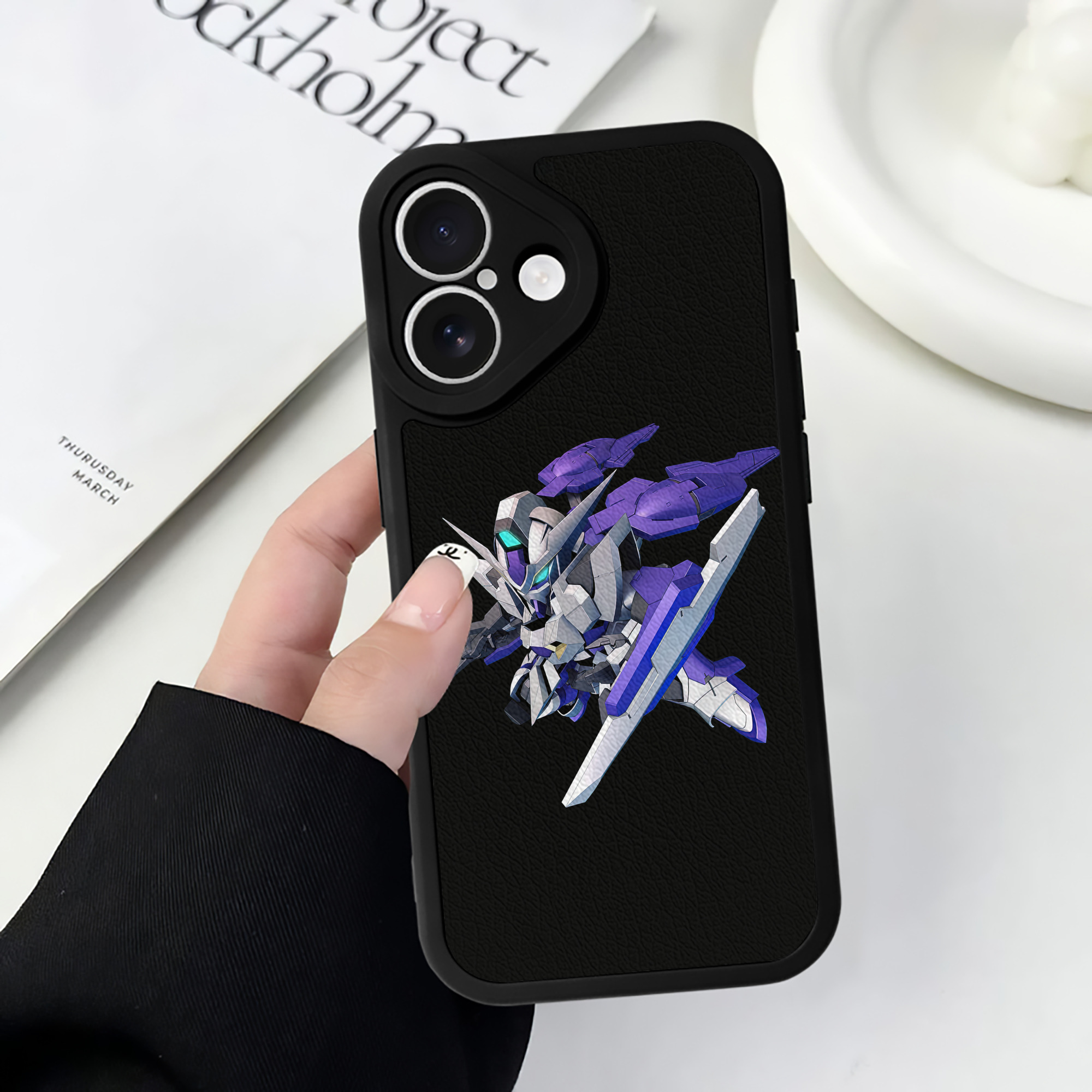 （画像用） 機動戦士ガンダム Mobile Suit Gundam 【iPhone 16シリーズ対応】シリコンスマホケース（レザー調） 材質：シリコン